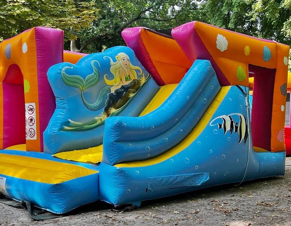Sellős ugrálóvár csúszdával 12 éves korig